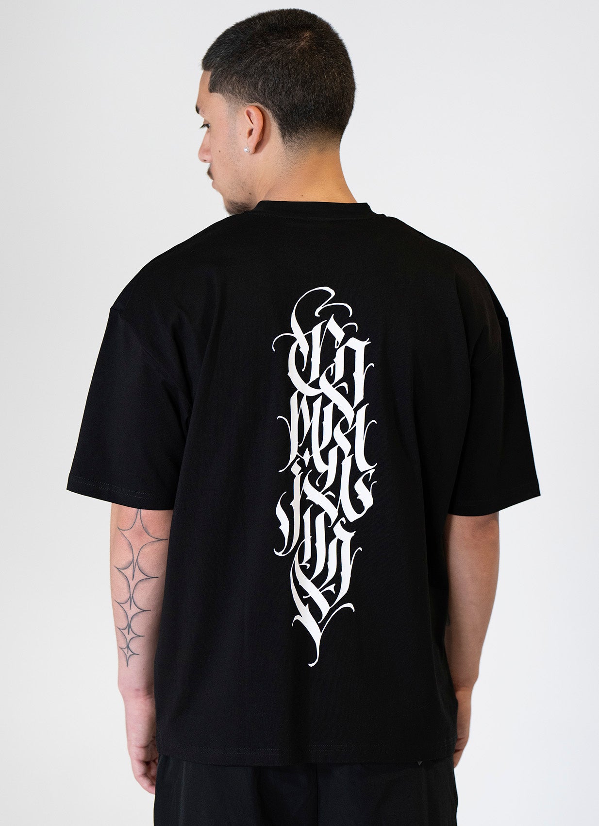 BLACK OVERSIZED CALLIGRAPHY T-SHIRT