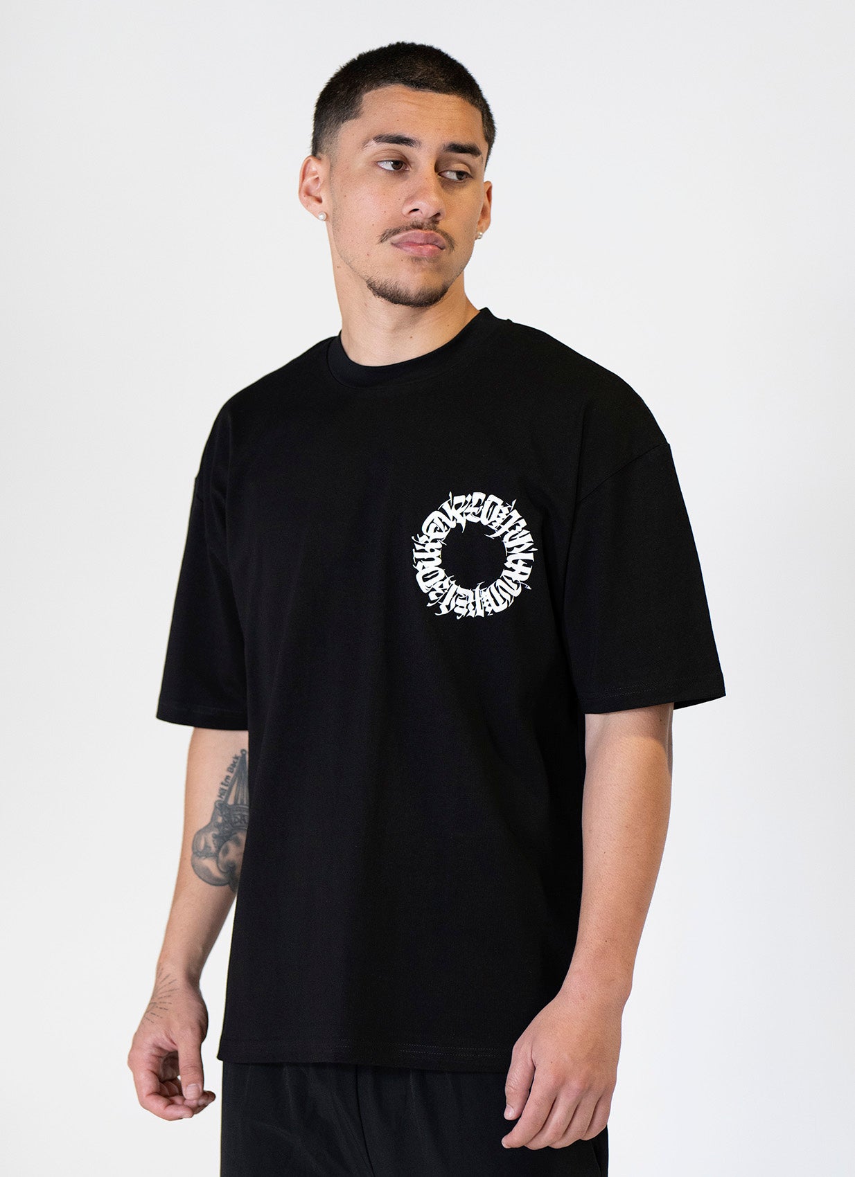 BLACK OVERSIZED CALLIGRAPHY T-SHIRT