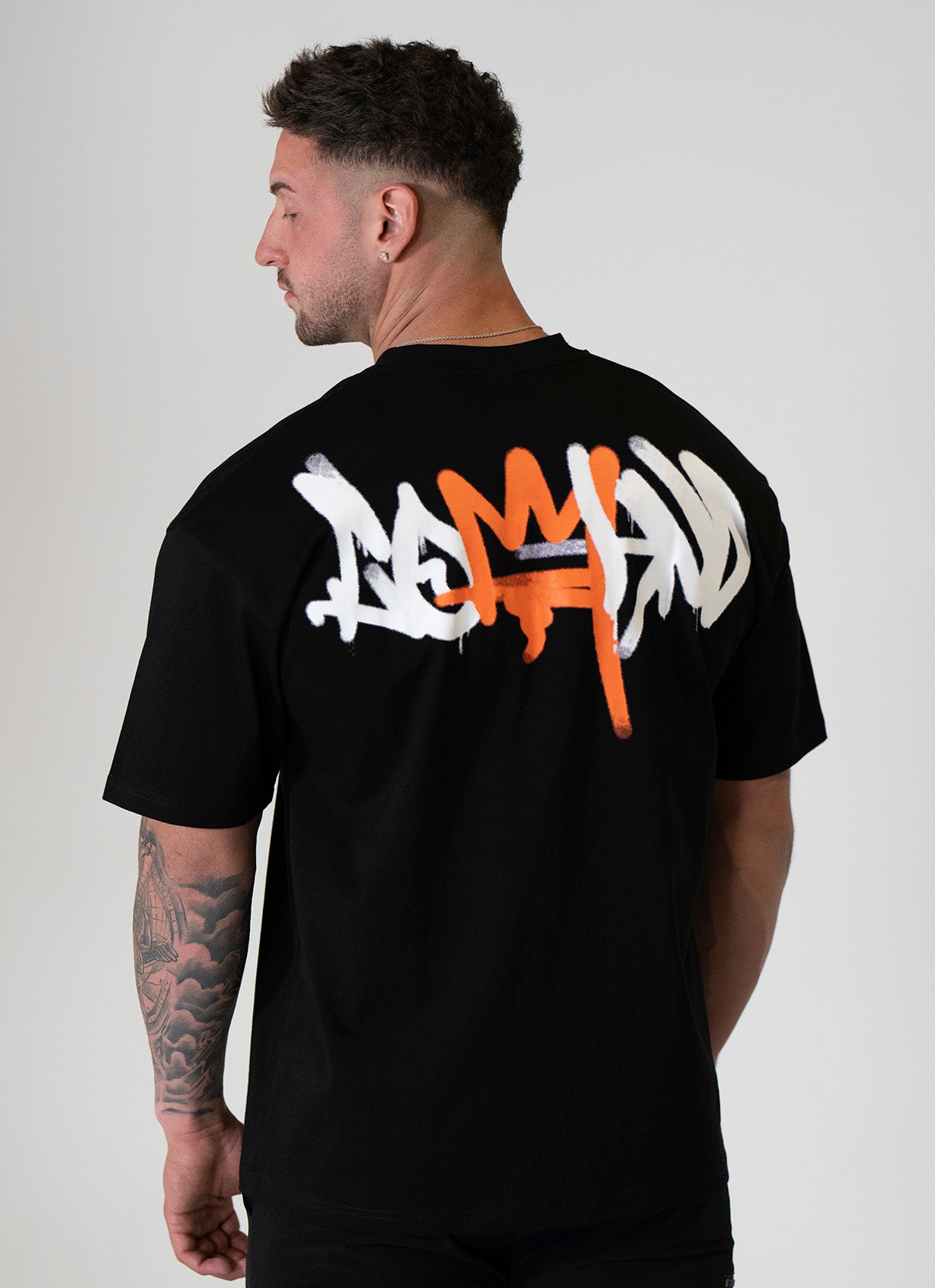 BLACK/ORANGE OVERSIZED STREET MONARCH T-SHIRT