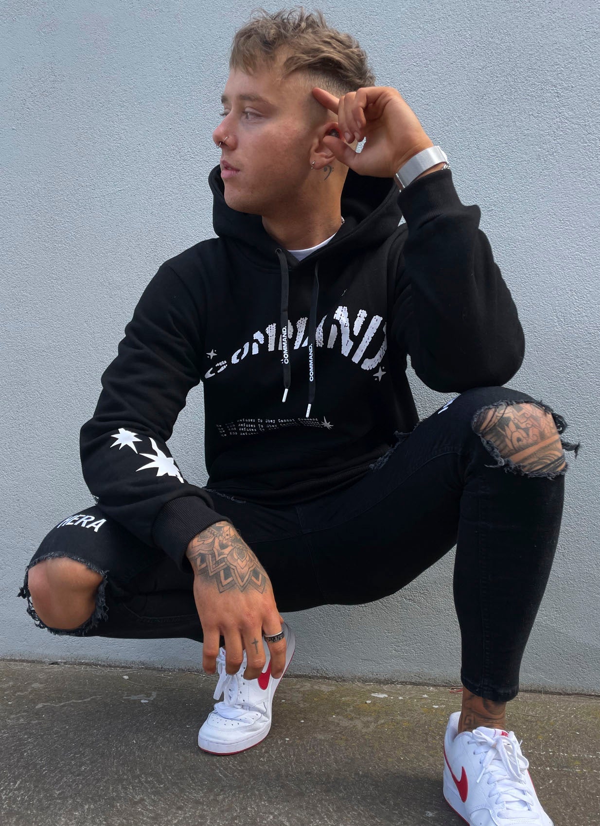 BLACK STATEMENT HOODIE